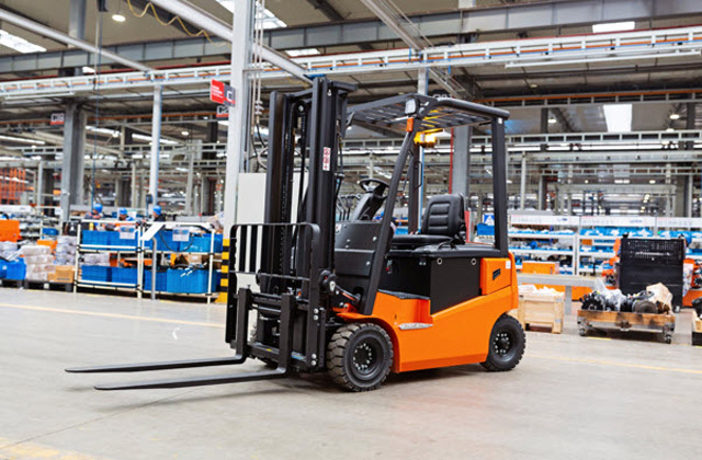 Why do electric forklifts use hydraulic transmission?